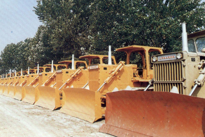 产品整装待发。自1984年对销售实验了承包责任制，，调动了职工的起劲性，，增强了责任感，，从而改变了已往等、靠、要的被动时势。